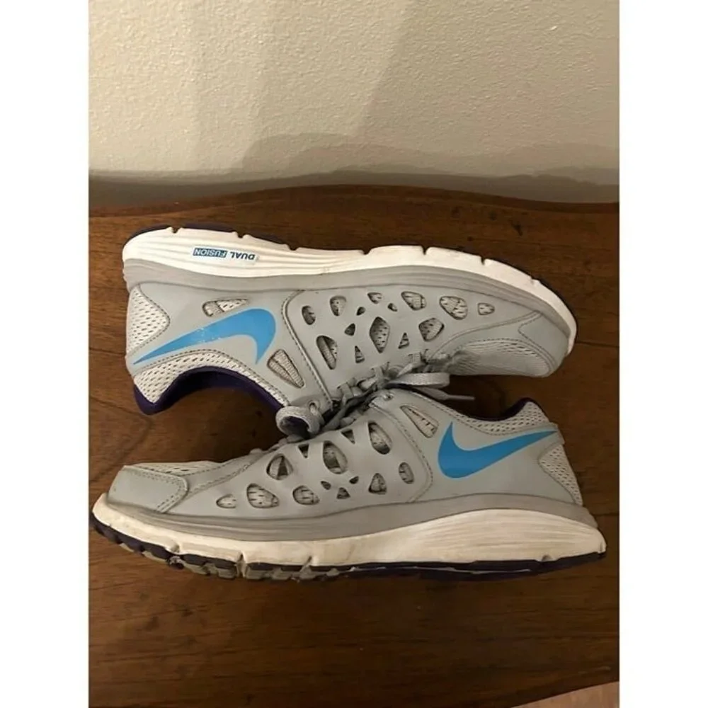 Nike Women’s Shoes size 9.5‎